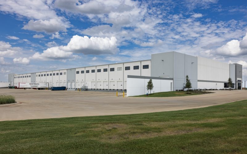The project consists of two (2) concrete tiltwall shell warehouse buildings totaling 242,736 square feet. Both buildings will feature a clear height of 32’ and provide easy access to Interstate 35.
