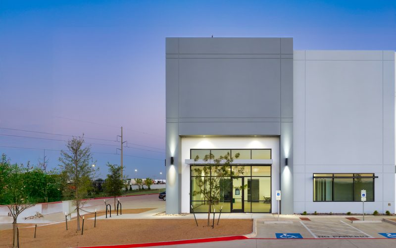 The project consists of two (2) concrete tiltwall shell warehouse buildings totaling 242,736 square feet. Both buildings will feature a clear height of 32’ and provide easy access to Interstate 35.