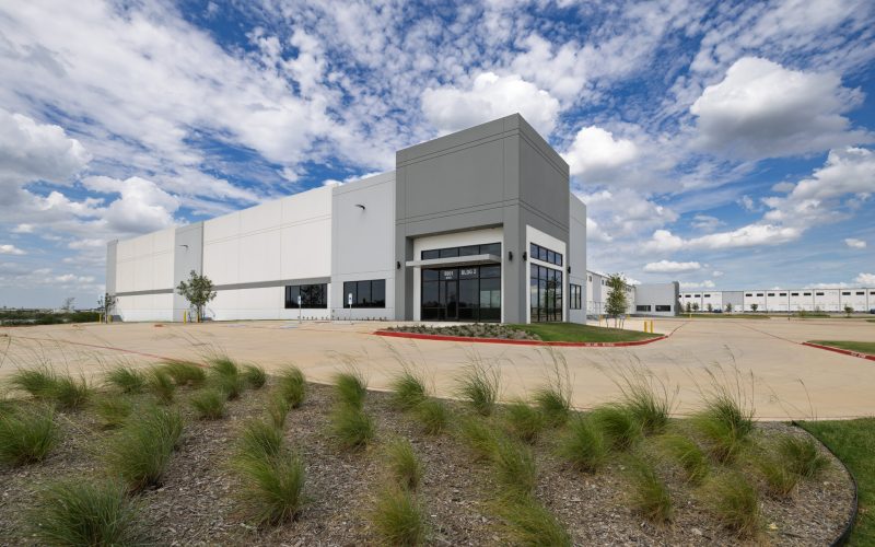 The project consists of two (2) concrete tiltwall shell warehouse buildings totaling 242,736 square feet. Both buildings will feature a clear height of 32’ and provide easy access to Interstate 35.