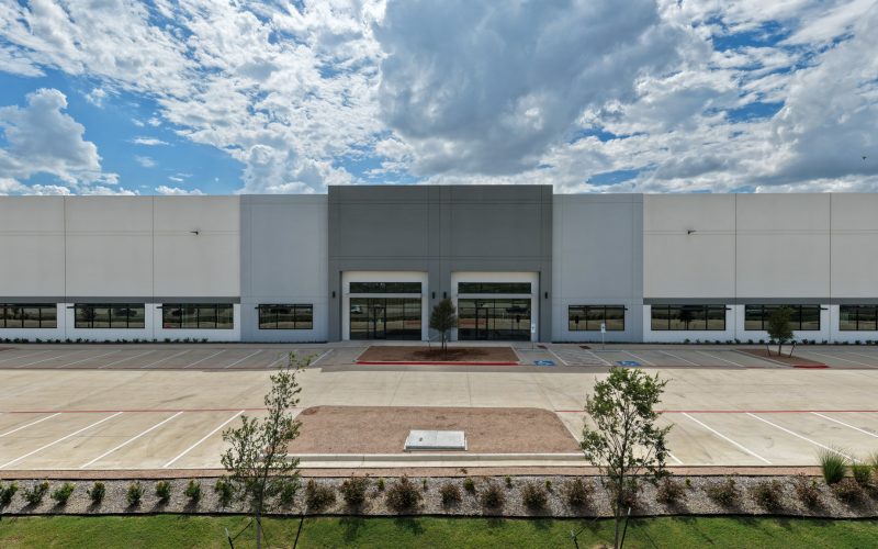 The project consists of two (2) concrete tiltwall shell warehouse buildings totaling 242,736 square feet. Both buildings will feature a clear height of 32’ and provide easy access to Interstate 35.